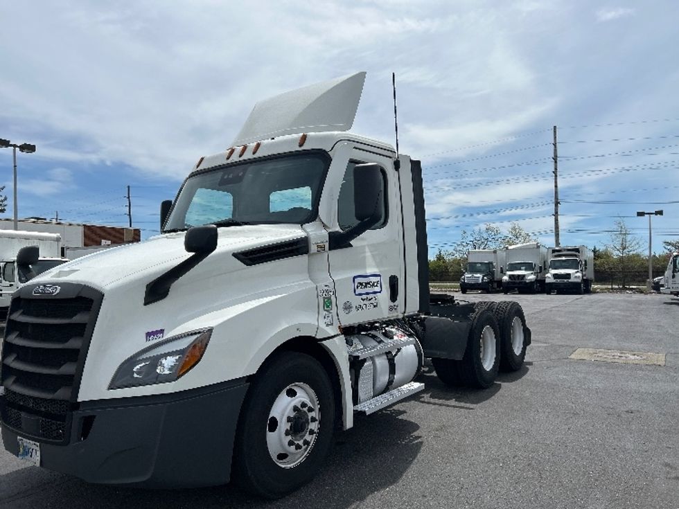 Day Cab Tractor-Heavy Duty Tractors-Freightliner-2021-T12664ST-West Babylon-NY-262,425\n\t\tmiles-$ 60,500 - Image 3