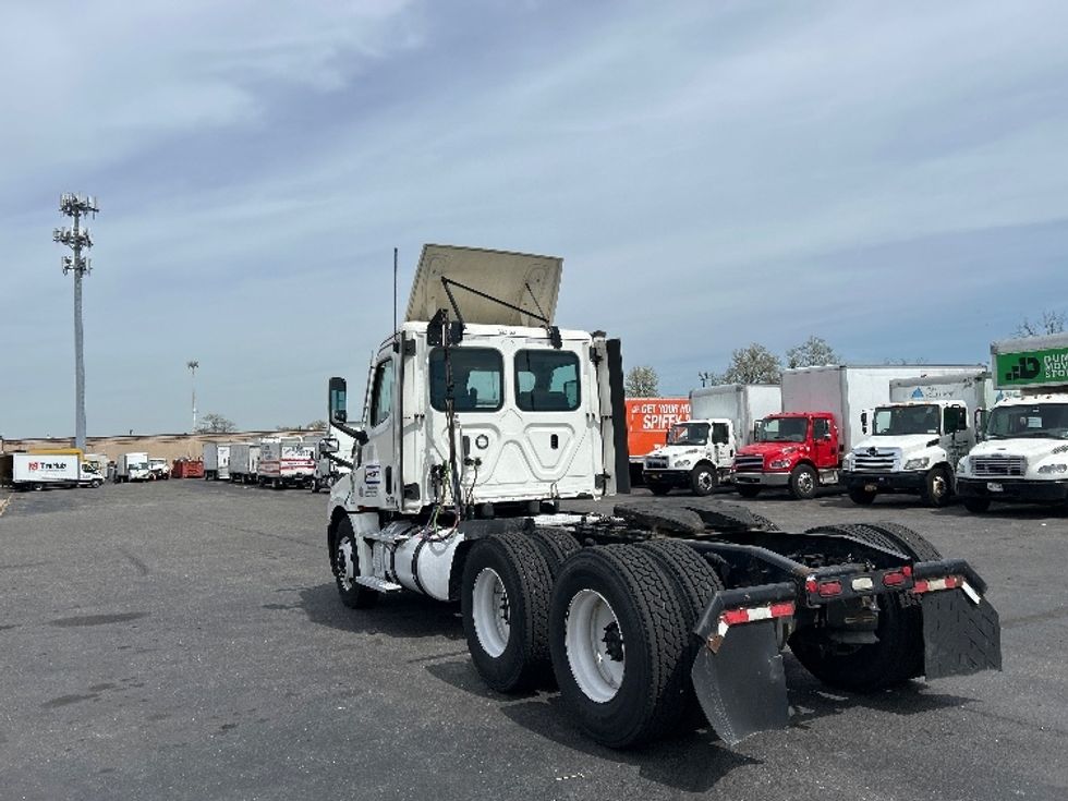 Day Cab Tractor-Heavy Duty Tractors-Freightliner-2021-T12664ST-West Babylon-NY-262,425\n\t\tmiles-$ 60,500 - Image 5