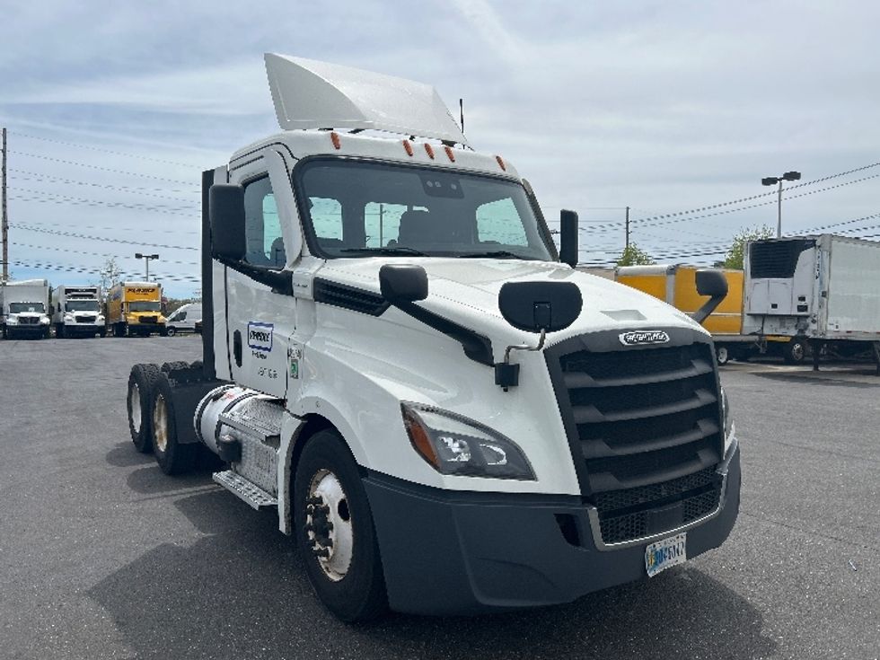 Day Cab Tractor-Heavy Duty Tractors-Freightliner-2021-T12664ST-West Babylon-NY-294,237\n\t\tmiles-$ 58,750 - Image 1