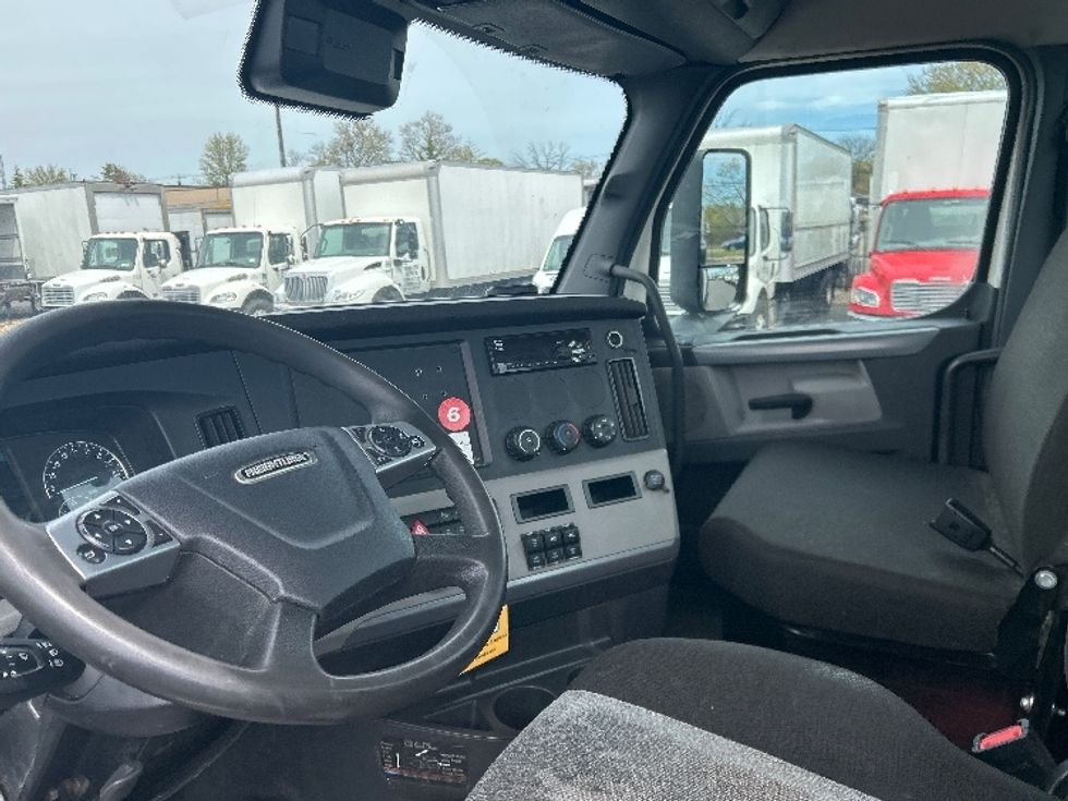 Day Cab Tractor-Heavy Duty Tractors-Freightliner-2021-T12664ST-West Babylon-NY-294,237\n\t\tmiles-$ 58,750 - Image 10
