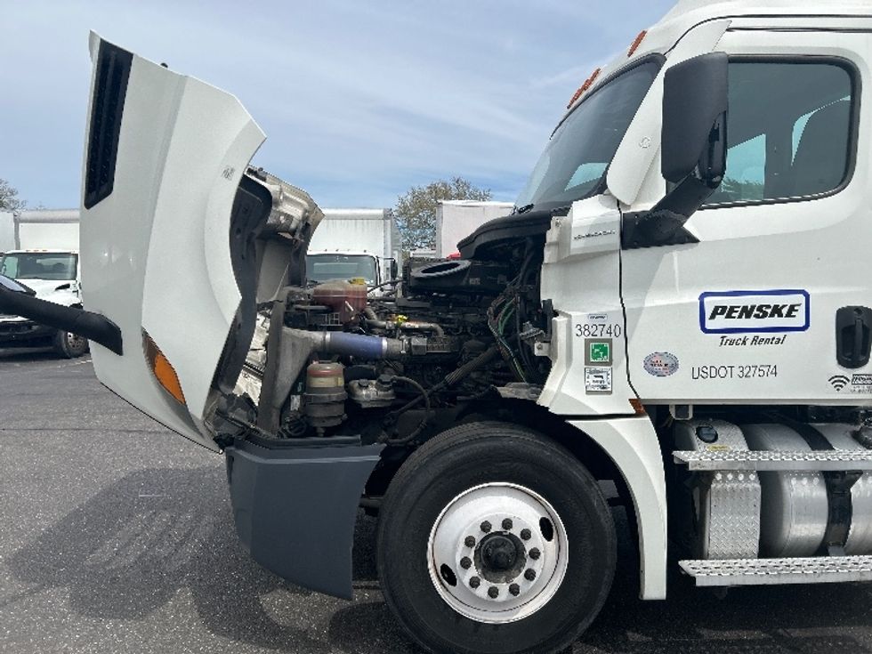 Day Cab Tractor-Heavy Duty Tractors-Freightliner-2021-T12664ST-West Babylon-NY-294,237\n\t\tmiles-$ 58,750 - Image 15