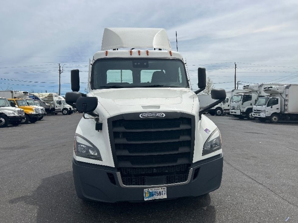 Day Cab Tractor-Heavy Duty Tractors-Freightliner-2021-T12664ST-West Babylon-NY-294,237\n\t\tmiles-$ 58,750 - Image 2