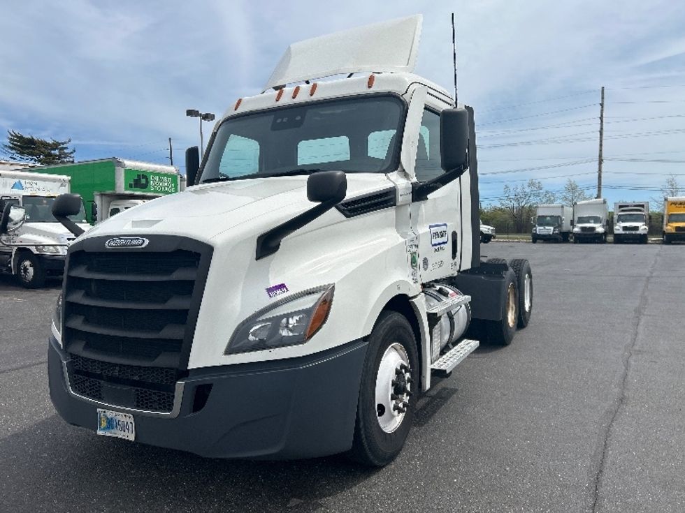 Day Cab Tractor-Heavy Duty Tractors-Freightliner-2021-T12664ST-West Babylon-NY-294,237\n\t\tmiles-$ 58,750 - Image 3
