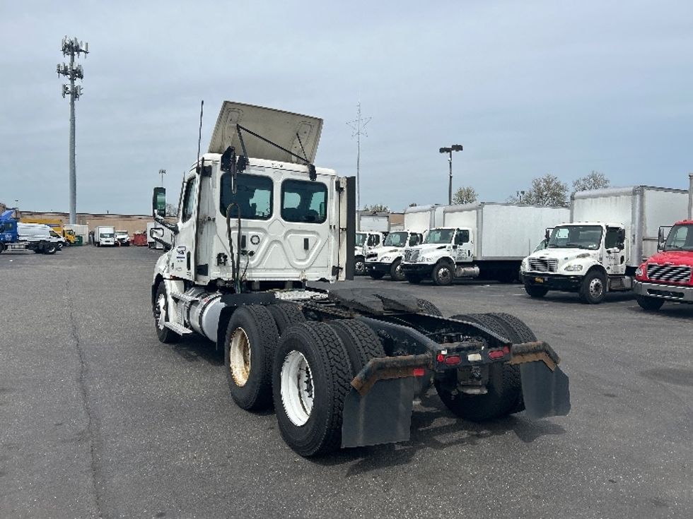 Day Cab Tractor-Heavy Duty Tractors-Freightliner-2021-T12664ST-West Babylon-NY-294,237\n\t\tmiles-$ 58,750 - Image 5