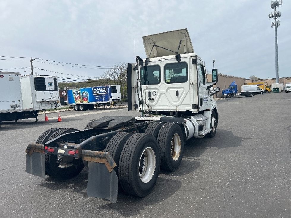 Day Cab Tractor-Heavy Duty Tractors-Freightliner-2021-T12664ST-West Babylon-NY-294,237\n\t\tmiles-$ 58,750 - Image 7