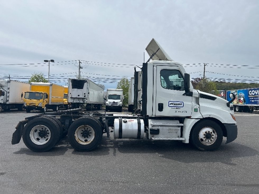 Day Cab Tractor-Heavy Duty Tractors-Freightliner-2021-T12664ST-West Babylon-NY-294,237\n\t\tmiles-$ 58,750 - Image 8