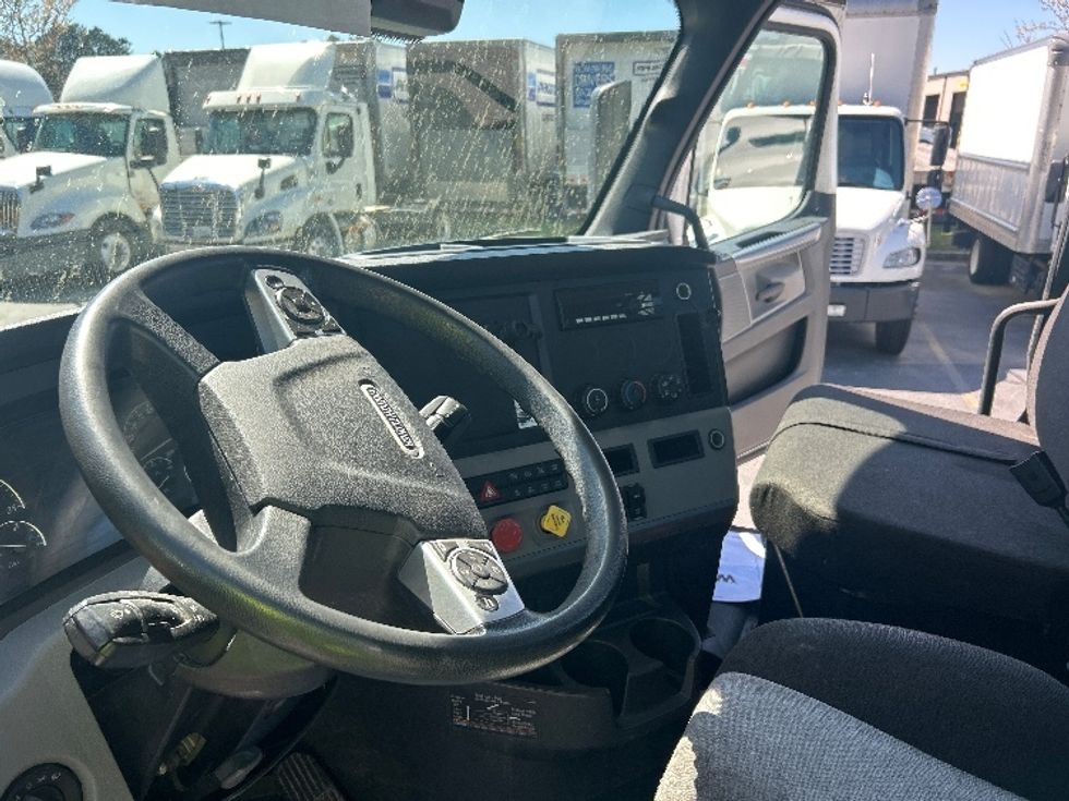 Day Cab Tractor-Heavy Duty Tractors-Freightliner-2021-T12664ST-West Columbia-SC-131,086\n\t\tmiles-$ 74,750 - Image 10