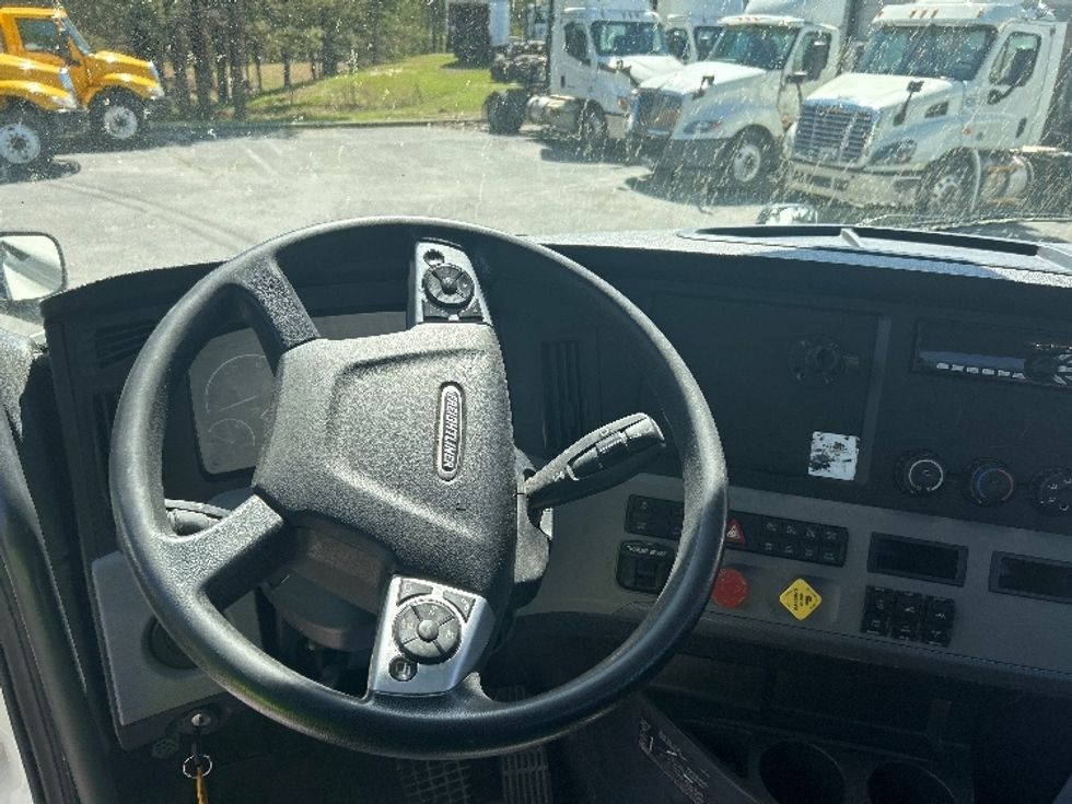 Day Cab Tractor-Heavy Duty Tractors-Freightliner-2021-T12664ST-West Columbia-SC-131,086\n\t\tmiles-$ 74,750 - Image 11