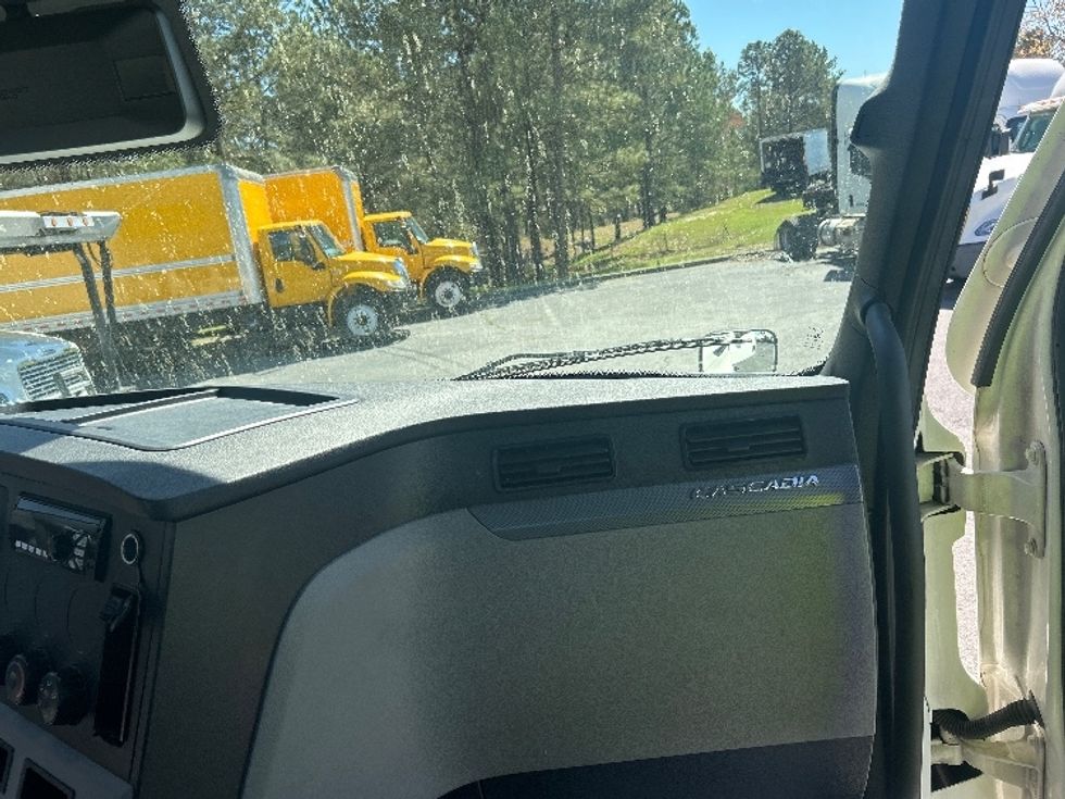 Day Cab Tractor-Heavy Duty Tractors-Freightliner-2021-T12664ST-West Columbia-SC-131,086\n\t\tmiles-$ 74,750 - Image 13