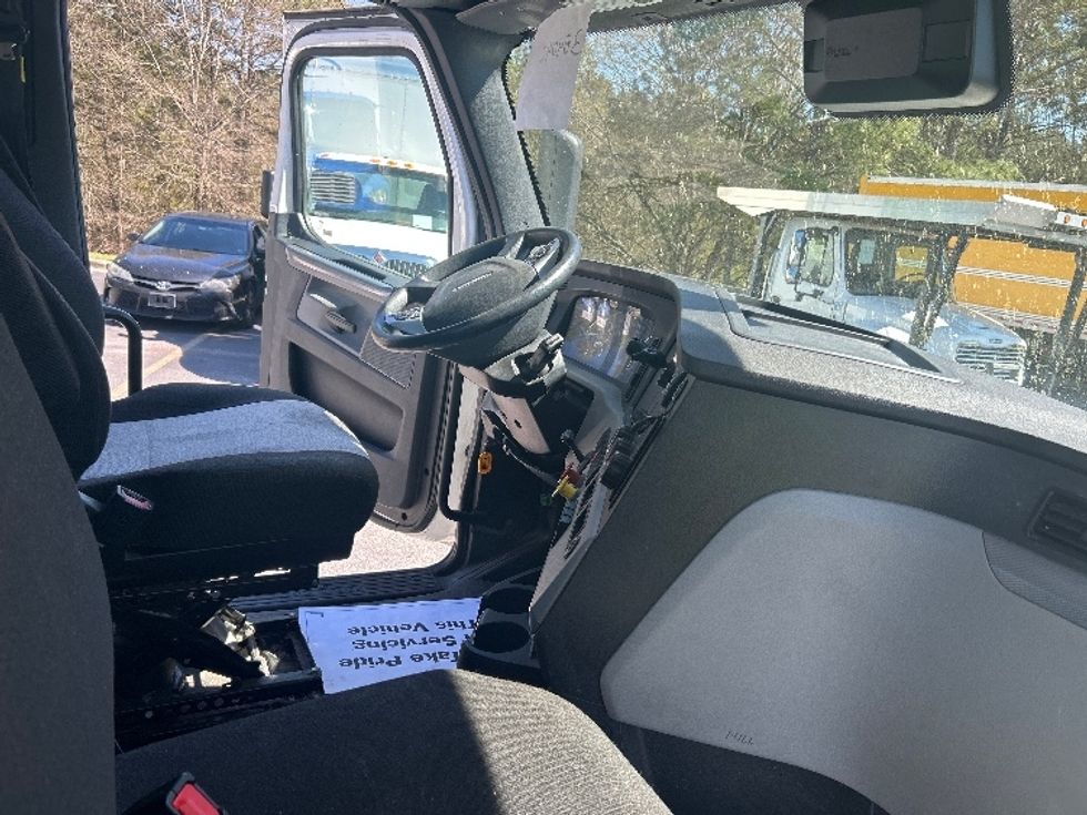 Day Cab Tractor-Heavy Duty Tractors-Freightliner-2021-T12664ST-West Columbia-SC-131,086\n\t\tmiles-$ 74,750 - Image 14