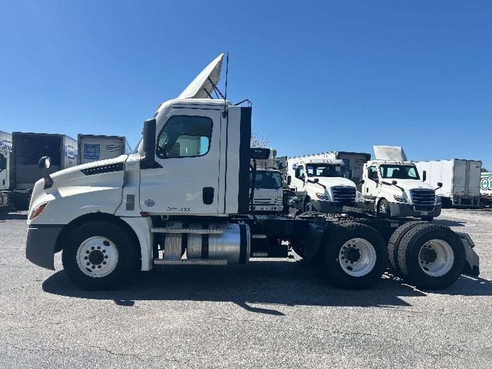 Day Cab Tractor-Heavy Duty Tractors-Freightliner-2021-T12664ST-West Columbia-SC-131,086\n\t\tmiles-$ 74,750 - Image 4