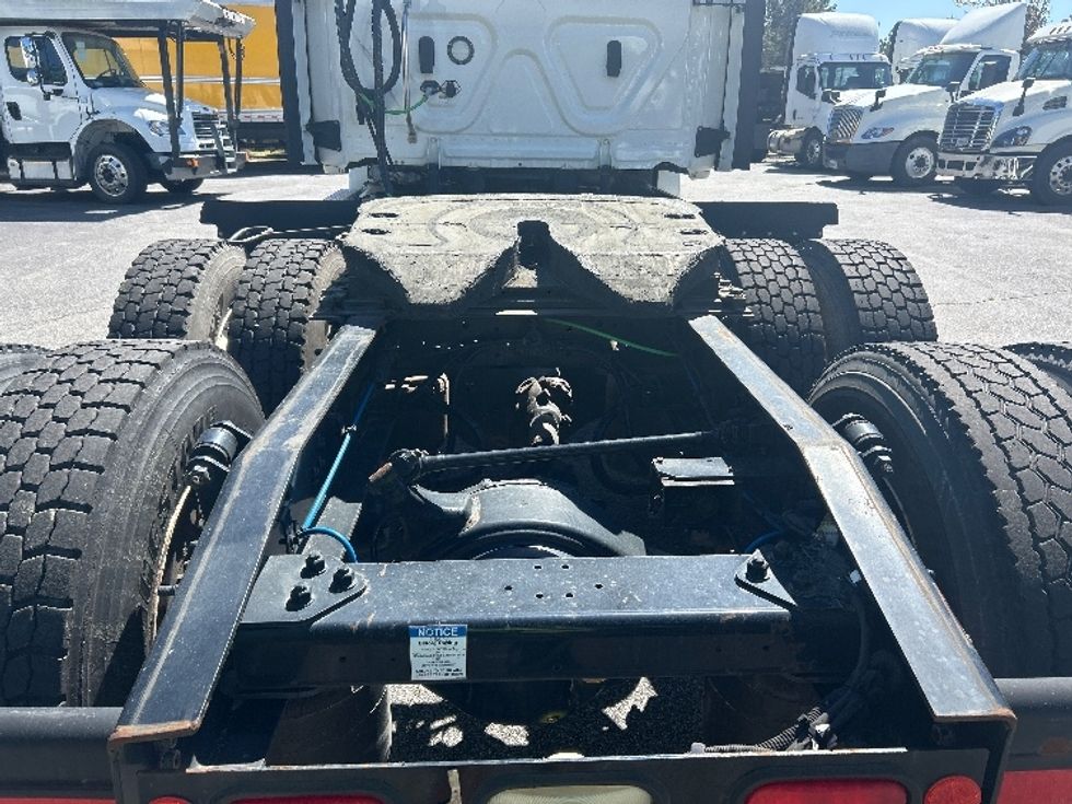 Day Cab Tractor-Heavy Duty Tractors-Freightliner-2021-T12664ST-West Columbia-SC-131,086\n\t\tmiles-$ 74,750 - Image 6