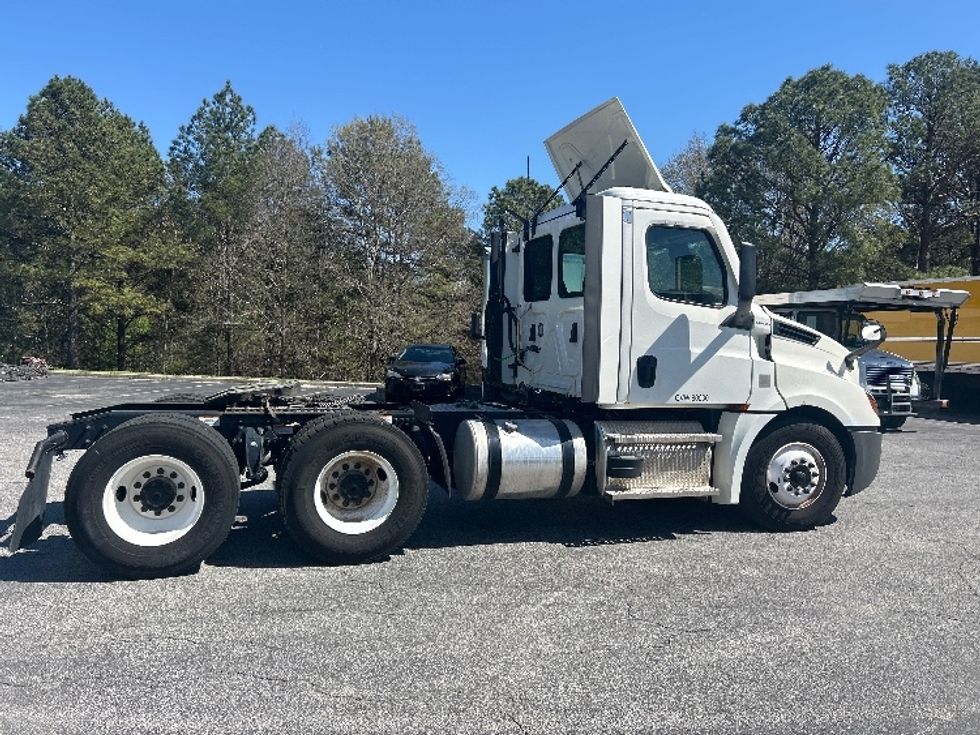 Day Cab Tractor-Heavy Duty Tractors-Freightliner-2021-T12664ST-West Columbia-SC-131,086\n\t\tmiles-$ 74,750 - Image 8