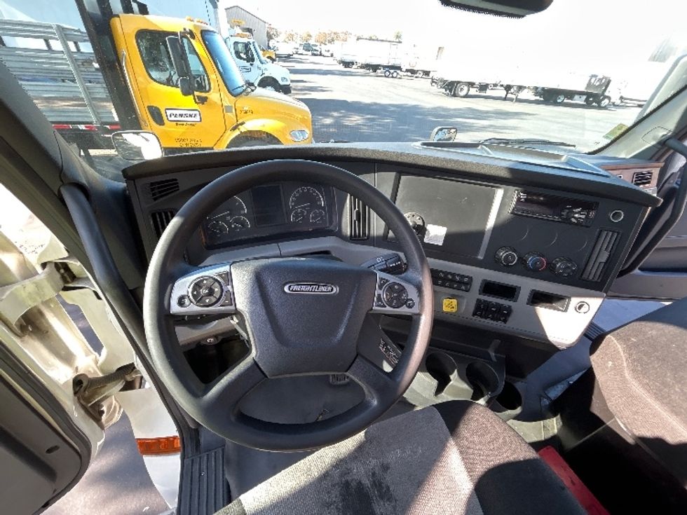 Day Cab Tractor-Heavy Duty Tractors-Freightliner-2021-T12664ST-West Sacramento-CA-309,490\n\t\tmiles-$ 83,500 - Image 11