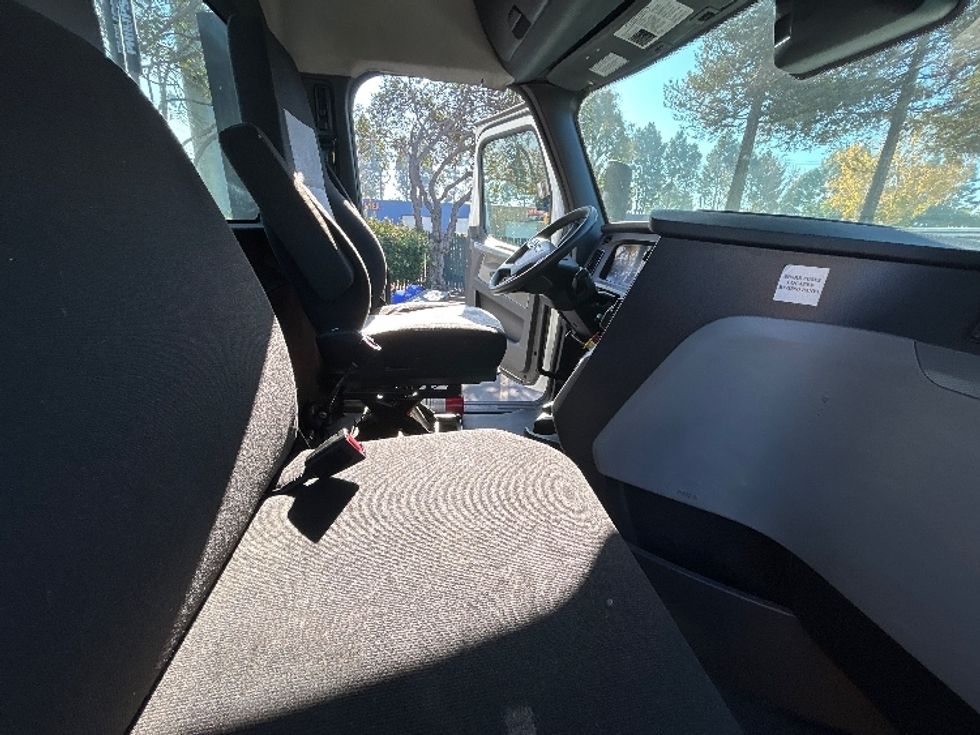 Day Cab Tractor-Heavy Duty Tractors-Freightliner-2021-T12664ST-West Sacramento-CA-309,490\n\t\tmiles-$ 83,500 - Image 14