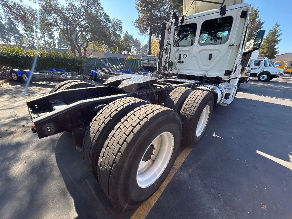 Day Cab Tractor-Heavy Duty Tractors-Freightliner-2021-T12664ST-West Sacramento-CA-309,490\n\t\tmiles-$ 83,500 - Image 18