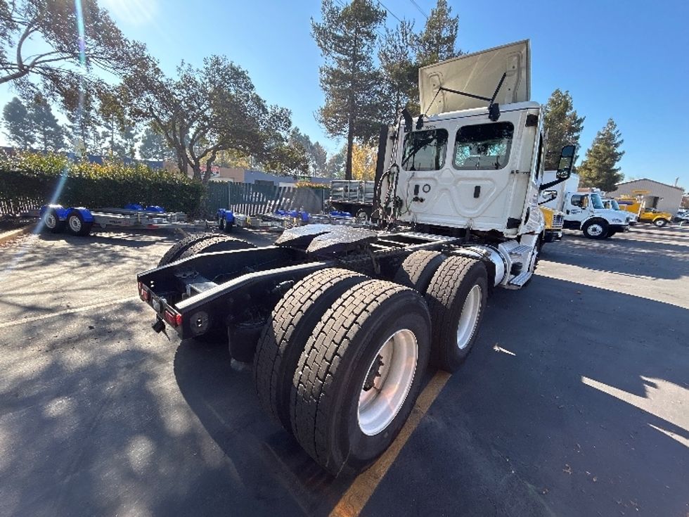 Day Cab Tractor-Heavy Duty Tractors-Freightliner-2021-T12664ST-West Sacramento-CA-309,490\n\t\tmiles-$ 83,500 - Image 7