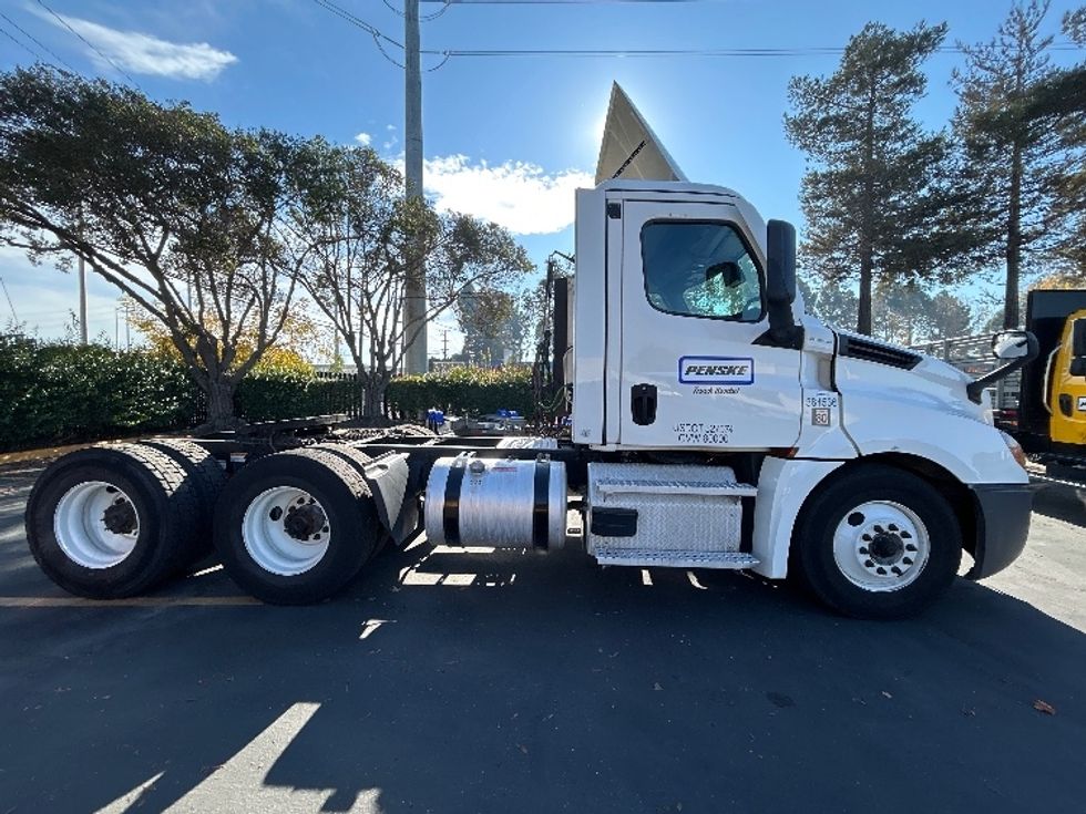 Day Cab Tractor-Heavy Duty Tractors-Freightliner-2021-T12664ST-West Sacramento-CA-309,490\n\t\tmiles-$ 83,500 - Image 8