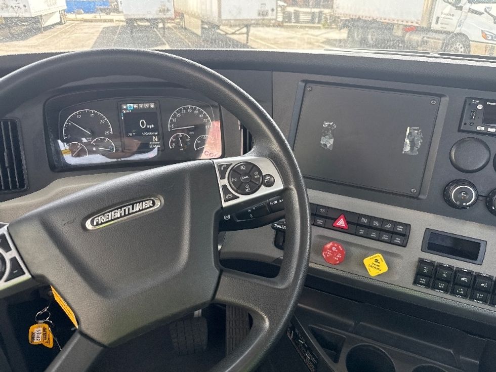 Day Cab Tractor-Heavy Duty Tractors-Freightliner-2021-T12664ST-West Valley City-UT-198,083\n\t\tmiles-$ 81,000 - Image 11