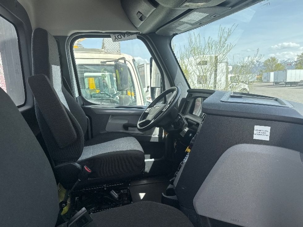 Day Cab Tractor-Heavy Duty Tractors-Freightliner-2021-T12664ST-West Valley City-UT-198,083\n\t\tmiles-$ 81,000 - Image 14