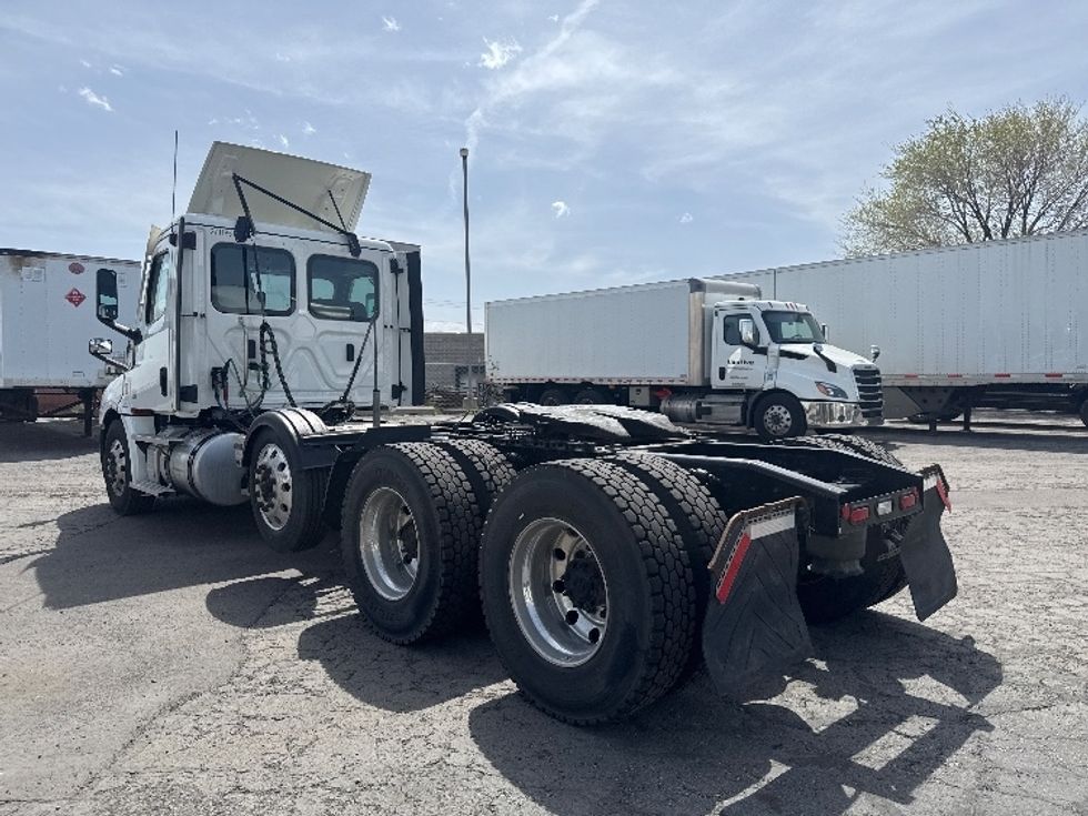 Day Cab Tractor-Heavy Duty Tractors-Freightliner-2021-T12664ST-West Valley City-UT-198,083\n\t\tmiles-$ 81,000 - Image 5
