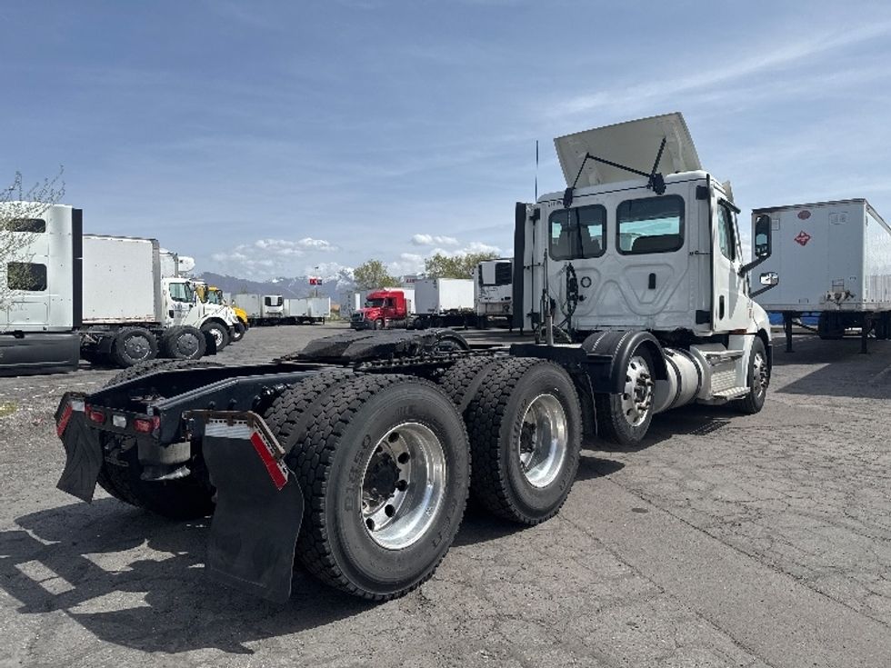 Day Cab Tractor-Heavy Duty Tractors-Freightliner-2021-T12664ST-West Valley City-UT-198,083\n\t\tmiles-$ 81,000 - Image 7