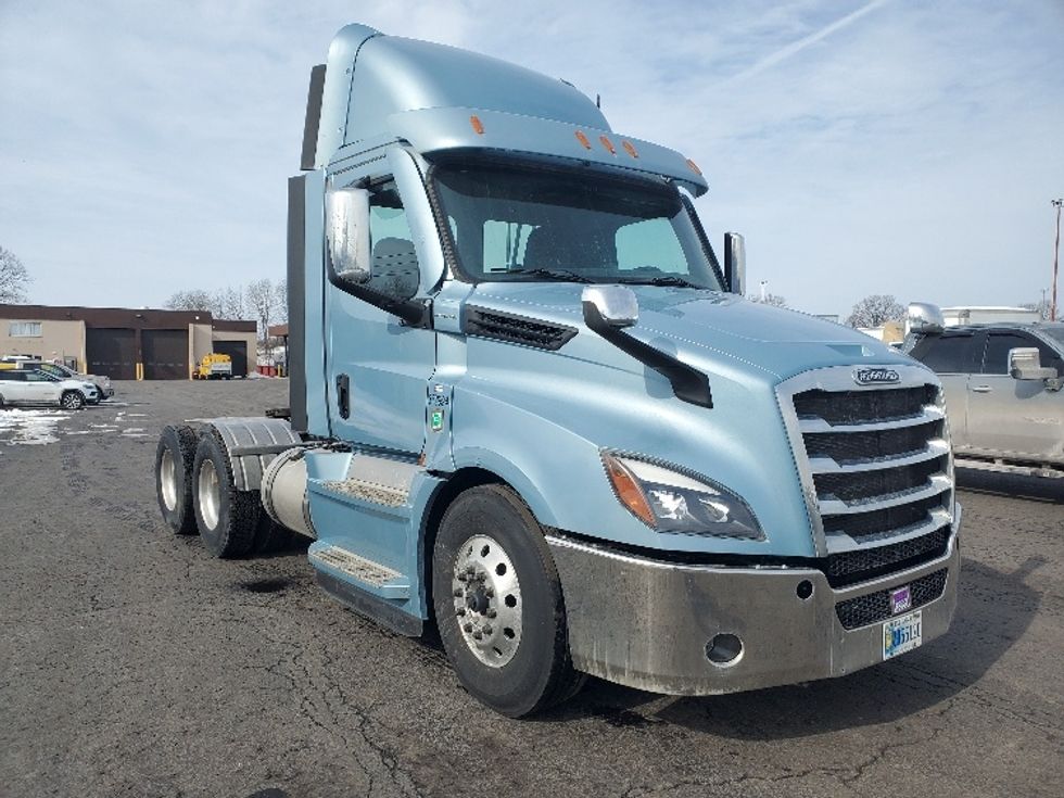 Day Cab Tractor-Heavy Duty Tractors-Freightliner-2021-T12664ST-White Deer-PA-283,500\n\t\tmiles-$ 58,250 - Image 1