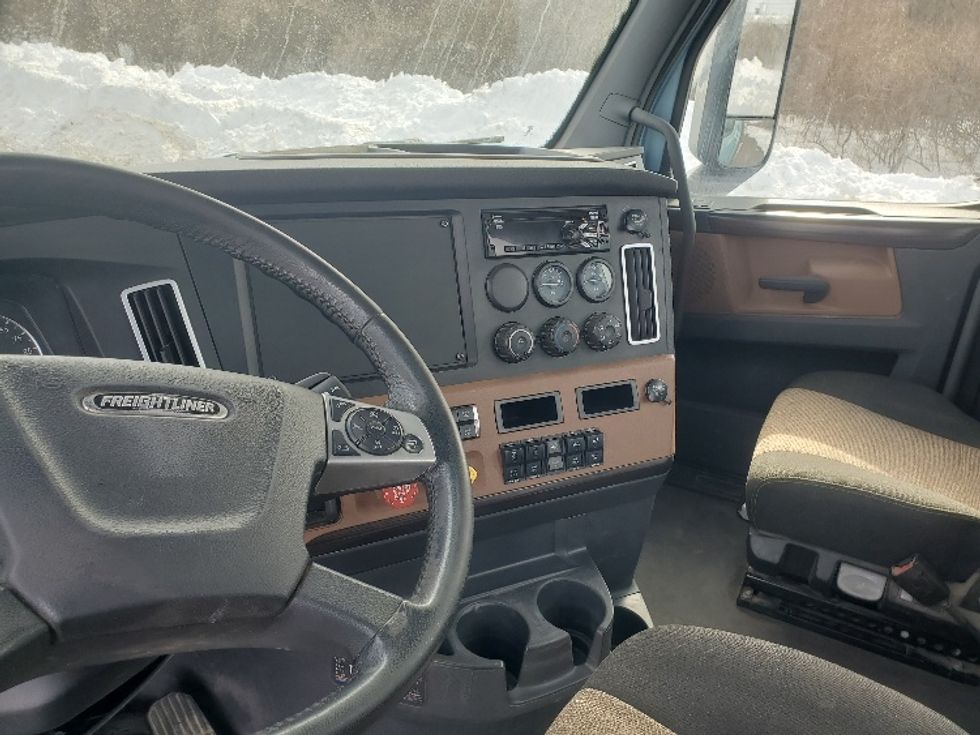 Day Cab Tractor-Heavy Duty Tractors-Freightliner-2021-T12664ST-White Deer-PA-283,500\n\t\tmiles-$ 58,250 - Image 10