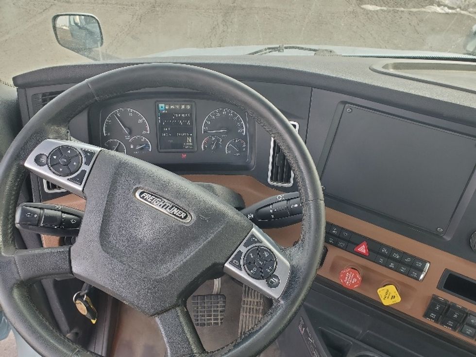 Day Cab Tractor-Heavy Duty Tractors-Freightliner-2021-T12664ST-White Deer-PA-283,500\n\t\tmiles-$ 58,250 - Image 11
