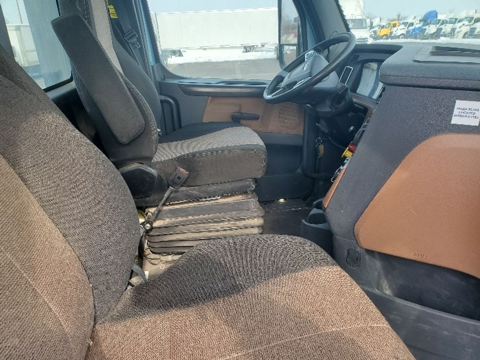 Day Cab Tractor-Heavy Duty Tractors-Freightliner-2021-T12664ST-White Deer-PA-283,500\n\t\tmiles-$ 58,250 - Image 14