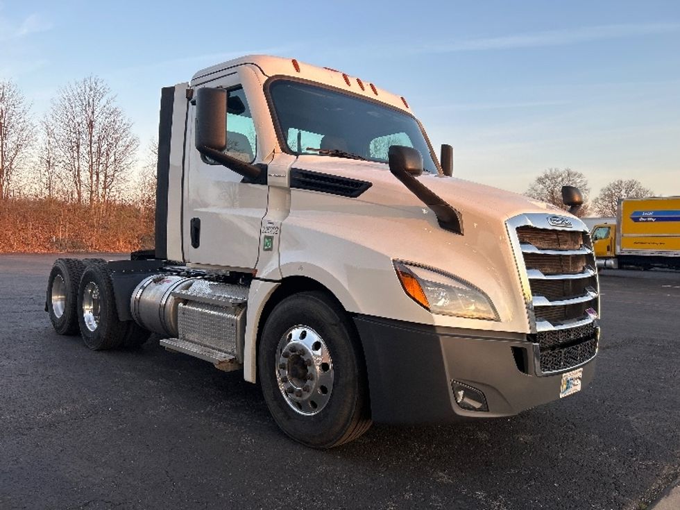 Day Cab Tractor-Heavy Duty Tractors-Freightliner-2021-T12664ST-White Deer-PA-93,306\n\t\tmiles-$ 66,750 - Image 1