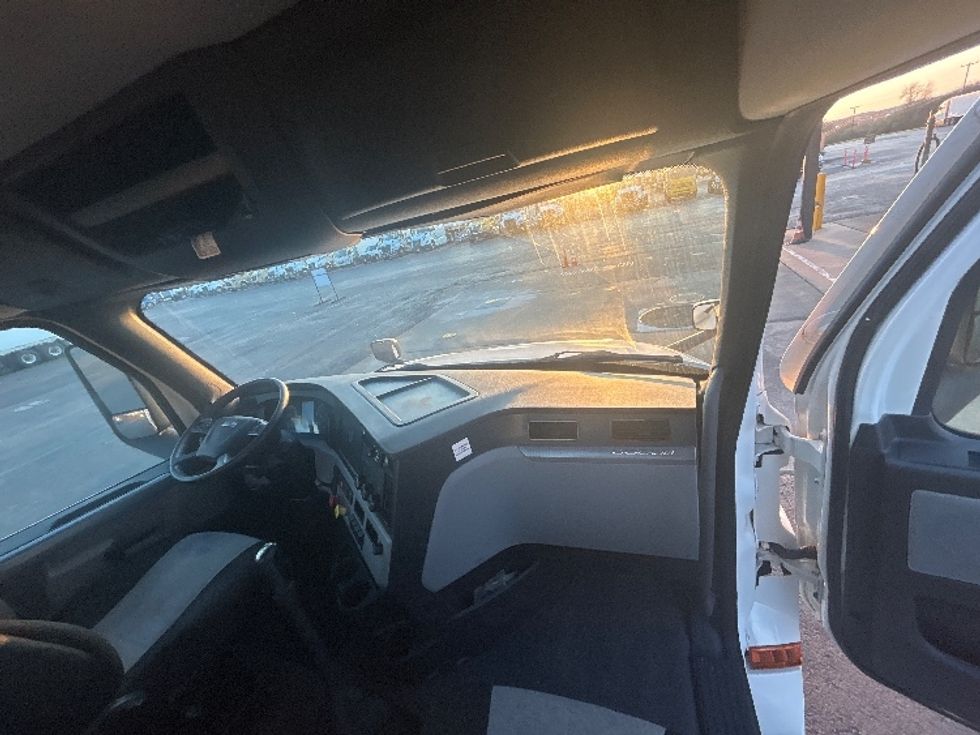 Day Cab Tractor-Heavy Duty Tractors-Freightliner-2021-T12664ST-White Deer-PA-93,306\n\t\tmiles-$ 66,750 - Image 13