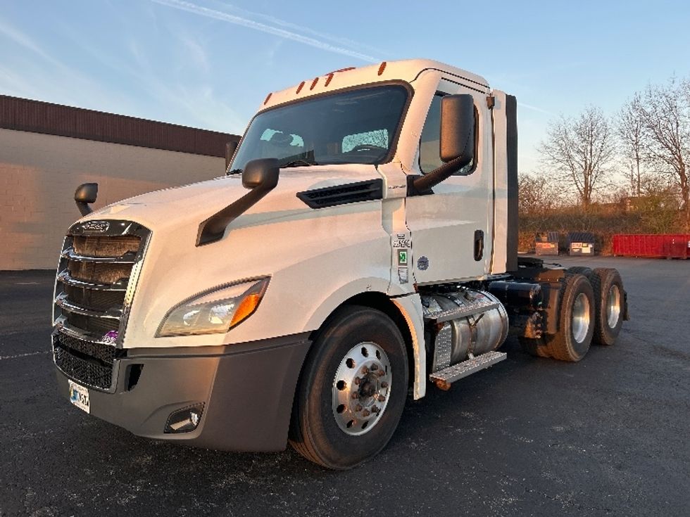 Day Cab Tractor-Heavy Duty Tractors-Freightliner-2021-T12664ST-White Deer-PA-93,306\n\t\tmiles-$ 66,750 - Image 3