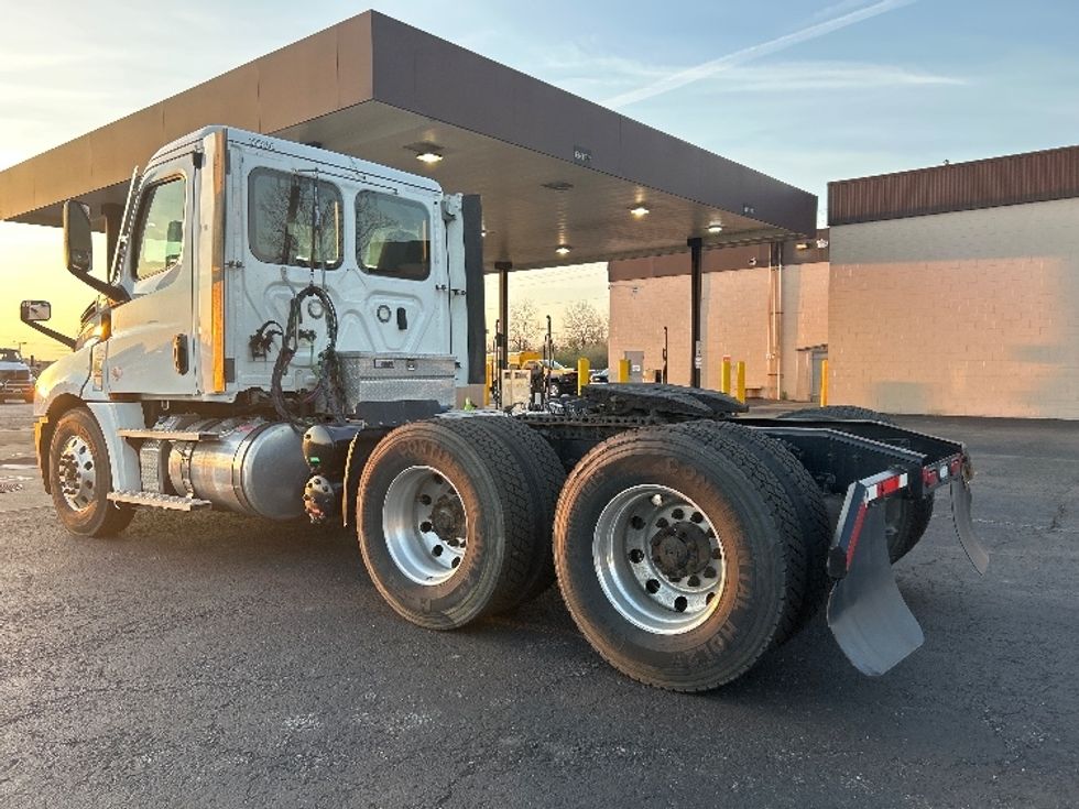 Day Cab Tractor-Heavy Duty Tractors-Freightliner-2021-T12664ST-White Deer-PA-93,306\n\t\tmiles-$ 66,750 - Image 5