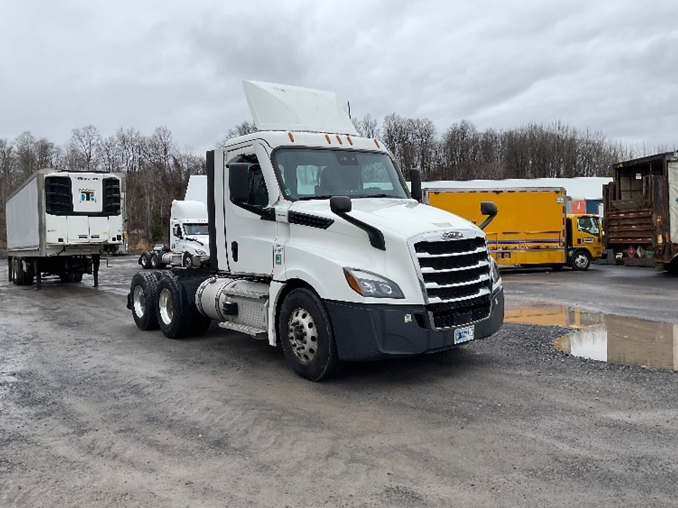 Day Cab Tractor-Heavy Duty Tractors-Freightliner-2021-T12664ST-Whitesboro-NY-527,251\n\t\tmiles-$ 41,250 - Image 1