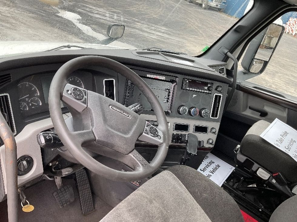 Day Cab Tractor-Heavy Duty Tractors-Freightliner-2021-T12664ST-Whitesboro-NY-527,251\n\t\tmiles-$ 41,250 - Image 10