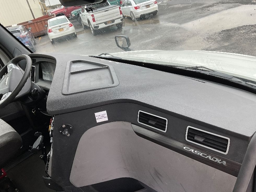 Day Cab Tractor-Heavy Duty Tractors-Freightliner-2021-T12664ST-Whitesboro-NY-527,251\n\t\tmiles-$ 41,250 - Image 13