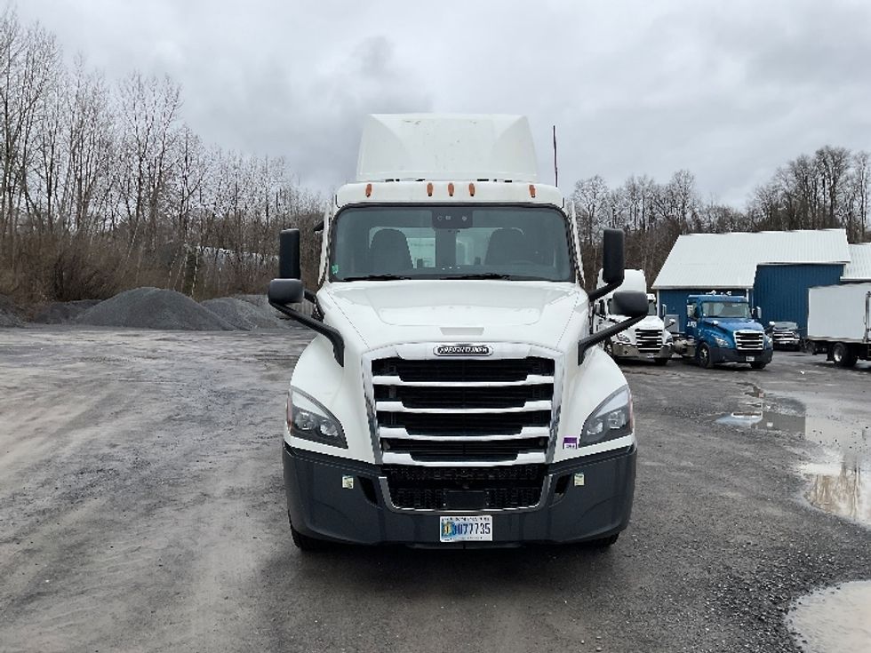 Day Cab Tractor-Heavy Duty Tractors-Freightliner-2021-T12664ST-Whitesboro-NY-527,251\n\t\tmiles-$ 41,250 - Image 2