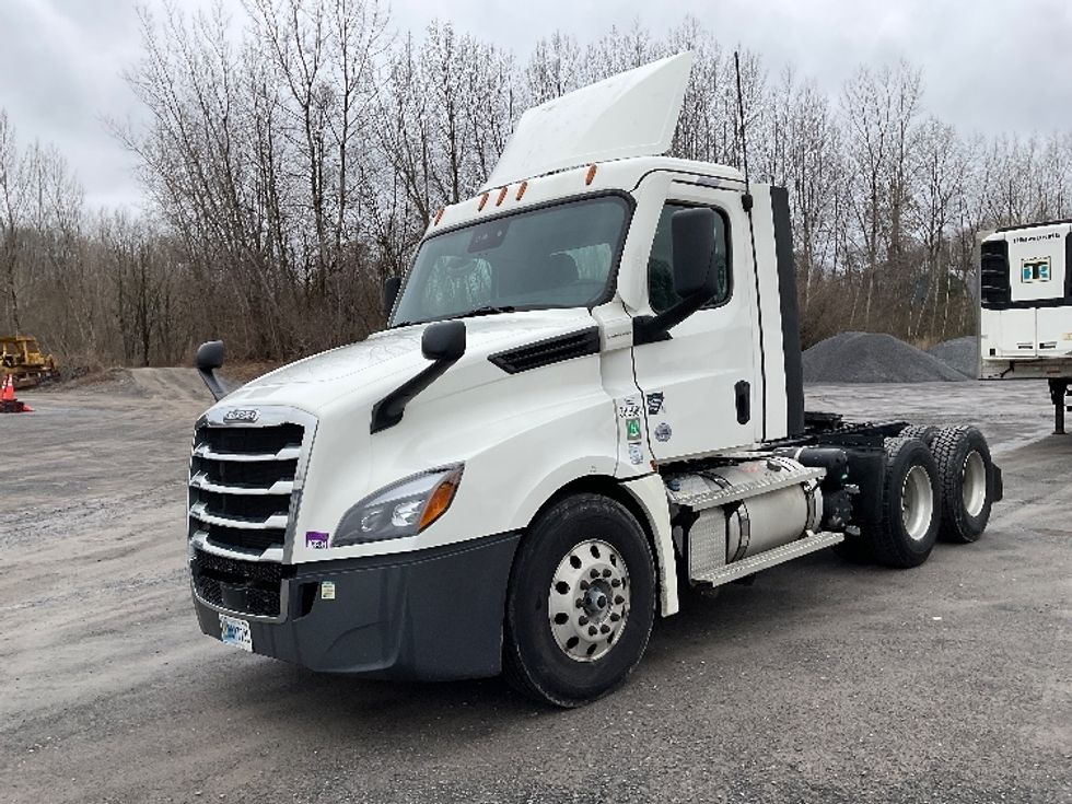 Day Cab Tractor-Heavy Duty Tractors-Freightliner-2021-T12664ST-Whitesboro-NY-527,251\n\t\tmiles-$ 41,250 - Image 3