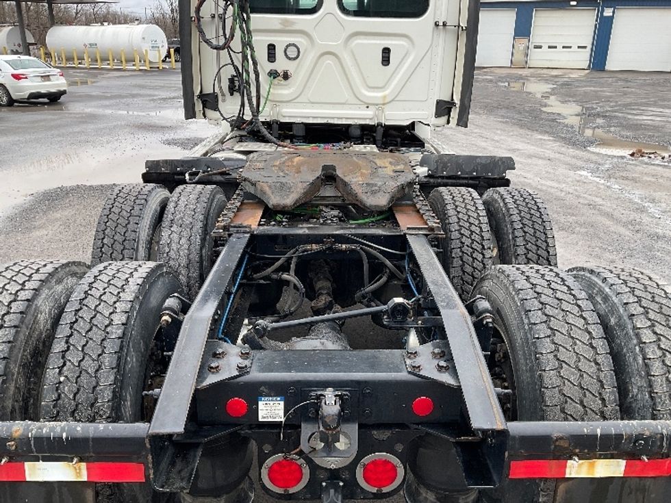 Day Cab Tractor-Heavy Duty Tractors-Freightliner-2021-T12664ST-Whitesboro-NY-527,251\n\t\tmiles-$ 41,250 - Image 6