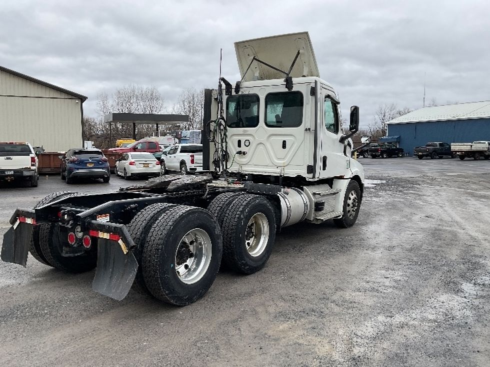 Day Cab Tractor-Heavy Duty Tractors-Freightliner-2021-T12664ST-Whitesboro-NY-527,251\n\t\tmiles-$ 41,250 - Image 7