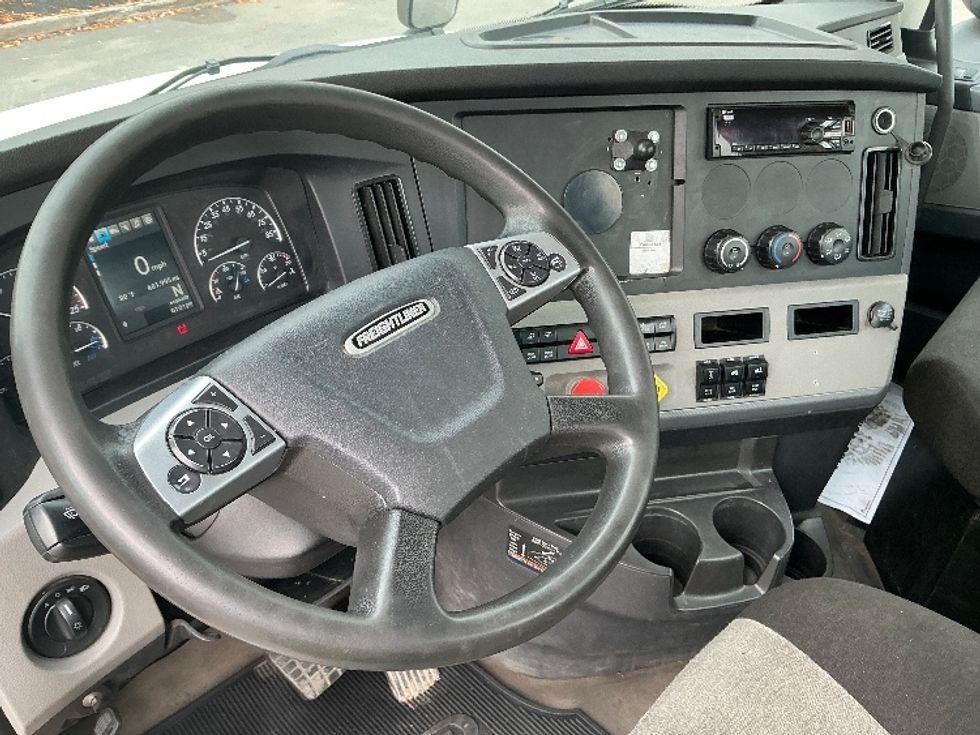 Day Cab Tractor-Heavy Duty Tractors-Freightliner-2021-T12664ST-Wilkes Barre-PA-401,994\n\t\tmiles-$ 53,000 - Image 10