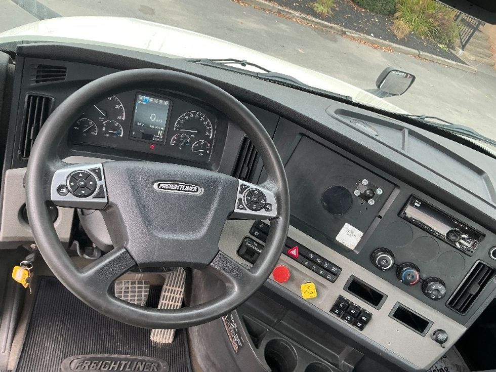 Day Cab Tractor-Heavy Duty Tractors-Freightliner-2021-T12664ST-Wilkes Barre-PA-401,994\n\t\tmiles-$ 53,000 - Image 11