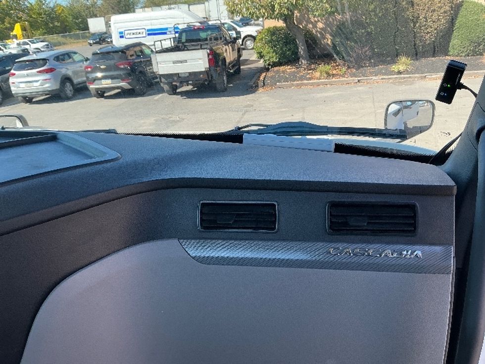 Day Cab Tractor-Heavy Duty Tractors-Freightliner-2021-T12664ST-Wilkes Barre-PA-401,994\n\t\tmiles-$ 53,000 - Image 13