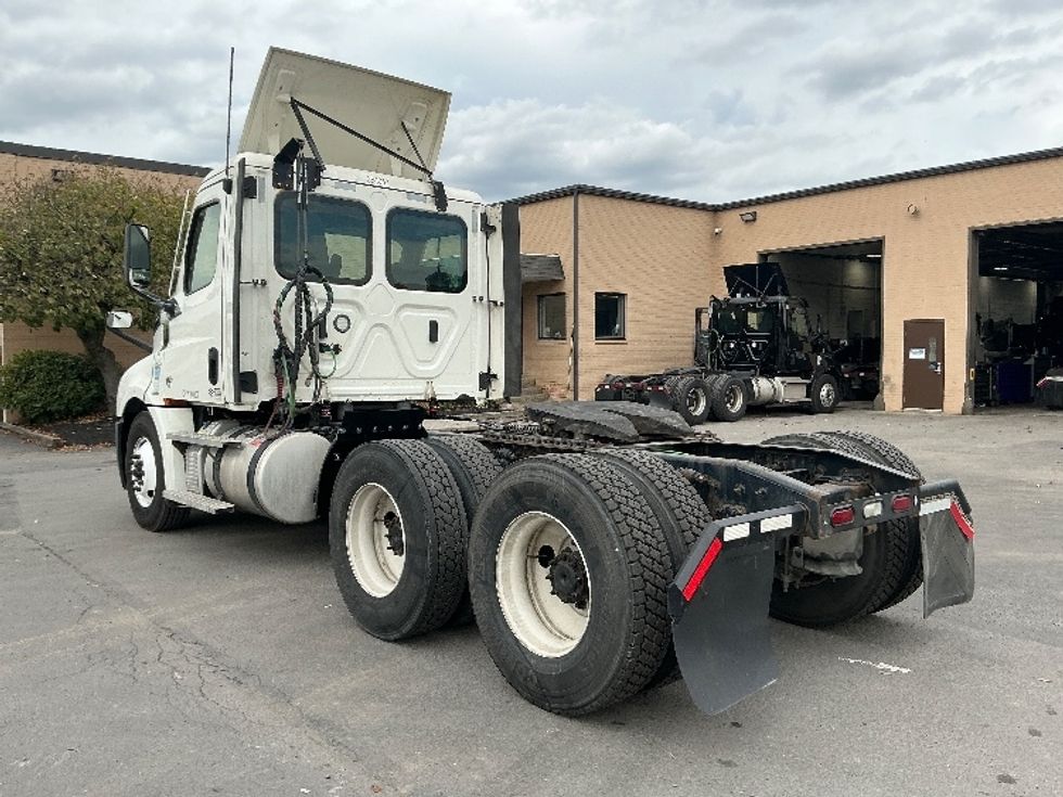 Day Cab Tractor-Heavy Duty Tractors-Freightliner-2021-T12664ST-Wilkes Barre-PA-401,994\n\t\tmiles-$ 53,000 - Image 5