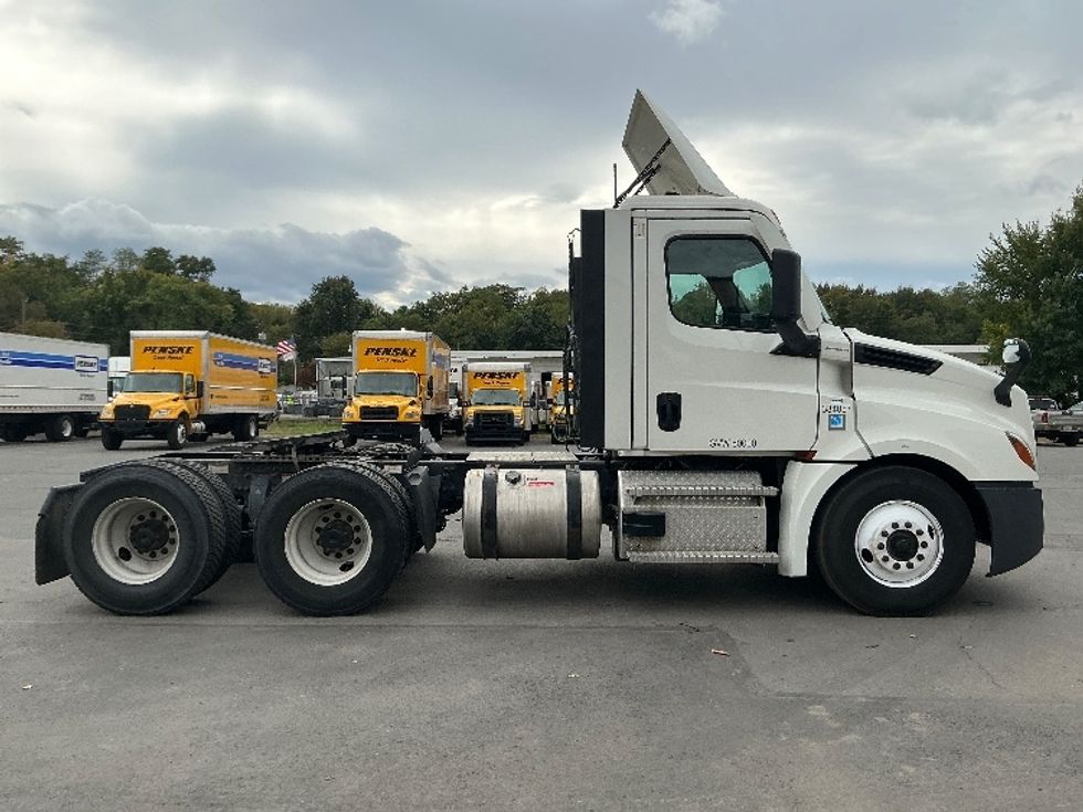 Day Cab Tractor-Heavy Duty Tractors-Freightliner-2021-T12664ST-Wilkes Barre-PA-401,994\n\t\tmiles-$ 53,000 - Image 8
