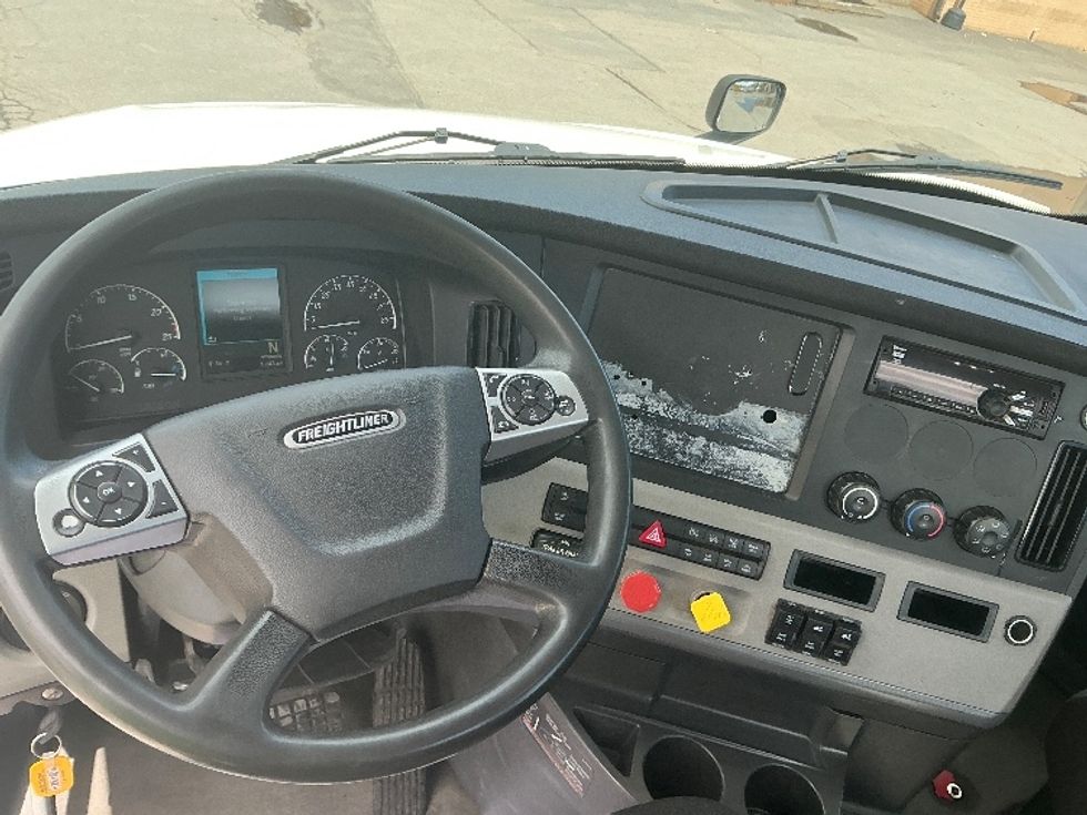 Day Cab Tractor-Heavy Duty Tractors-Freightliner-2021-T12664ST-Wilkes Barre-PA-599,374\n\t\tmiles-$ 36,500 - Image 11