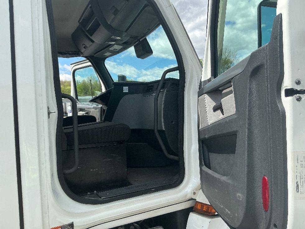 Day Cab Tractor-Heavy Duty Tractors-Freightliner-2021-T12664ST-Wilkes Barre-PA-599,374\n\t\tmiles-$ 36,500 - Image 12