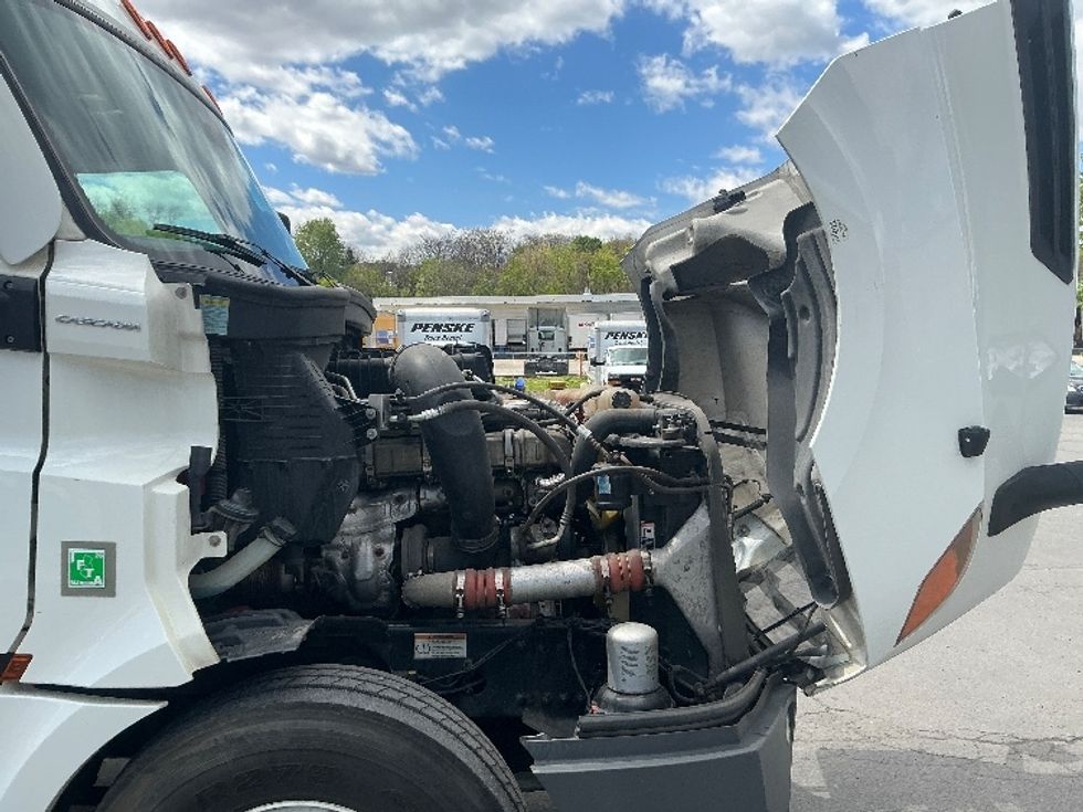 Day Cab Tractor-Heavy Duty Tractors-Freightliner-2021-T12664ST-Wilkes Barre-PA-599,374\n\t\tmiles-$ 36,500 - Image 15