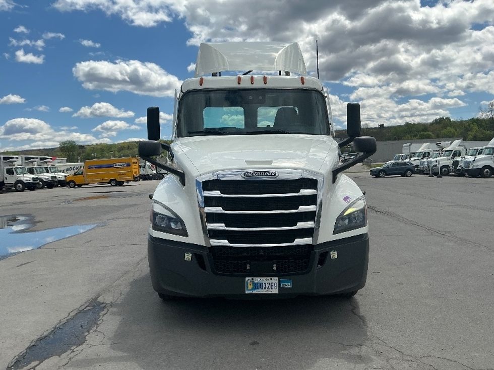 Day Cab Tractor-Heavy Duty Tractors-Freightliner-2021-T12664ST-Wilkes Barre-PA-599,374\n\t\tmiles-$ 36,500 - Image 2